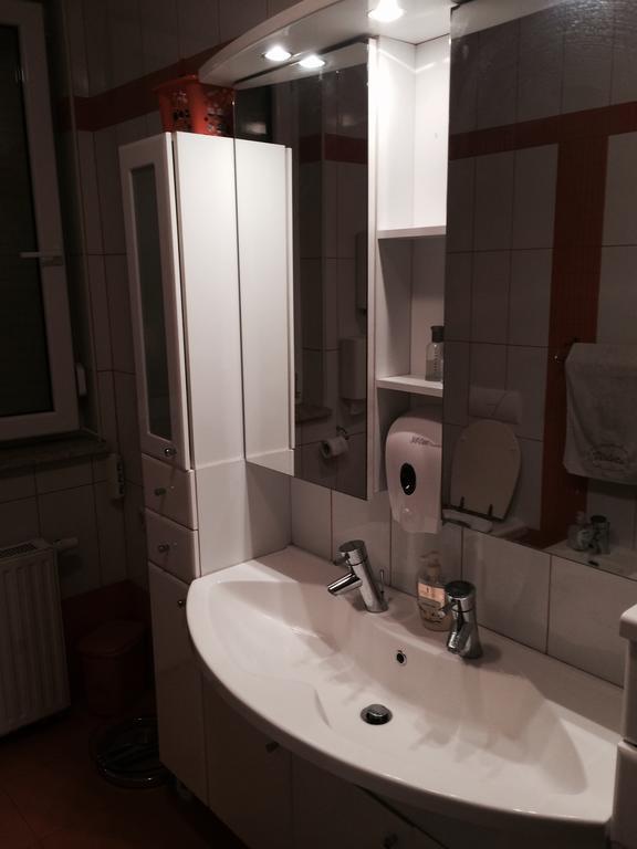 Guest House Seperic Ястребарско Экстерьер фото