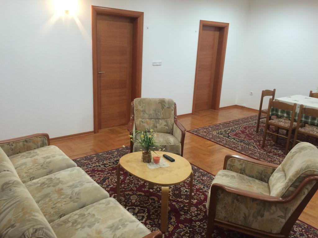 Guest House Seperic Ястребарско Экстерьер фото